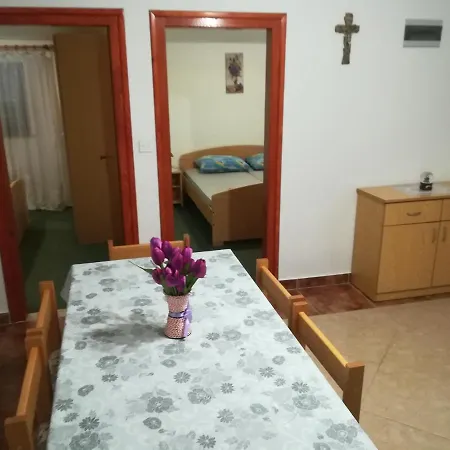 Borosa Apartment Vir