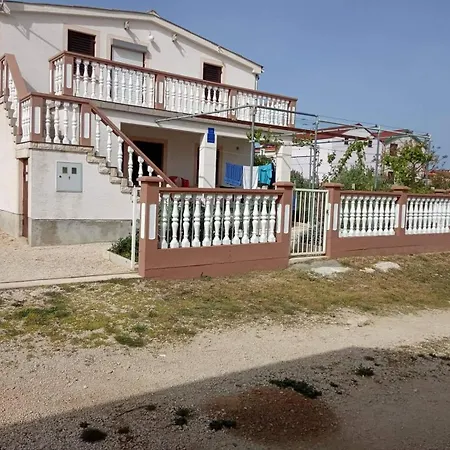 Borosa Apartment Vir